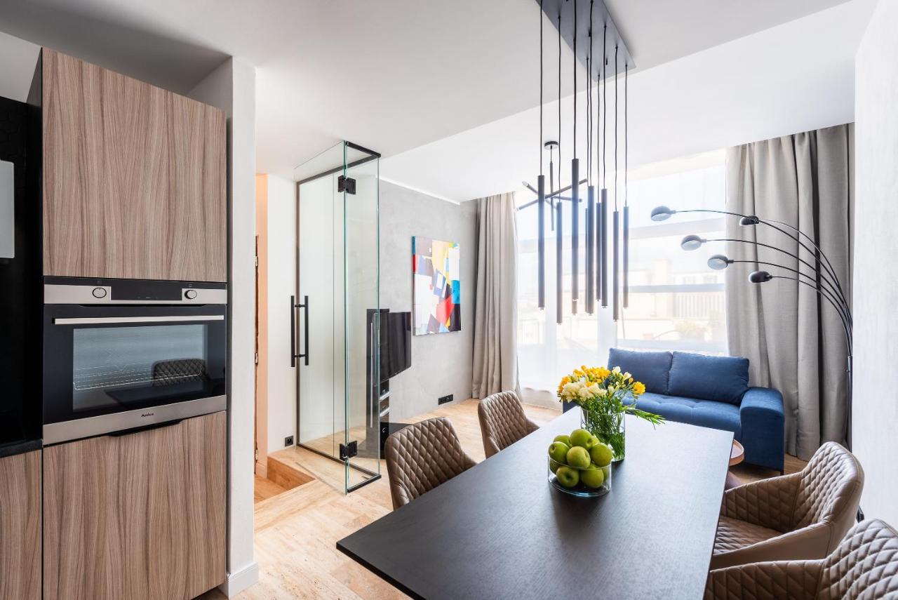 Luxury Apartment With A Balcony And A Terrace ปราก ภายนอก รูปภาพ
